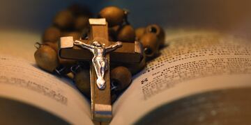 Rosario, Biblia, Iglesia católica.