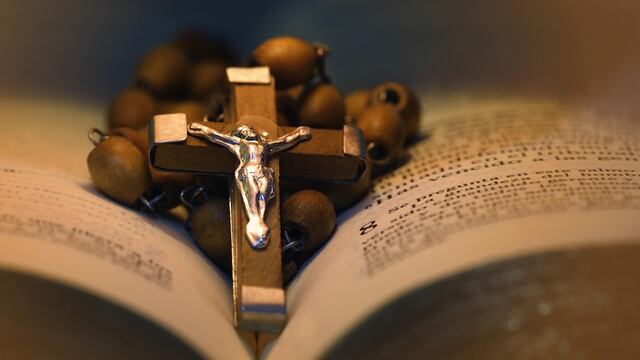 Rosario, Biblia, Iglesia católica.