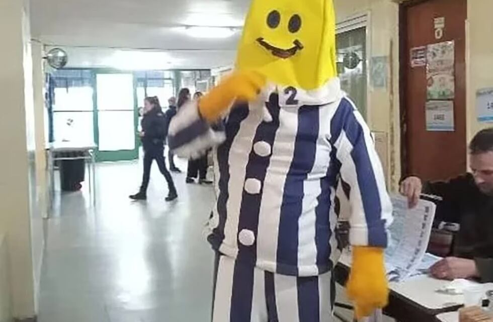 Las perlitas de la elección: el hombre motosierra, la boleta de “Chocolate” Rigau y un vestido de novia