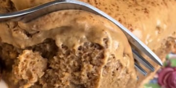 La receta para hacer el postre húmedo de dulce de leche y café.