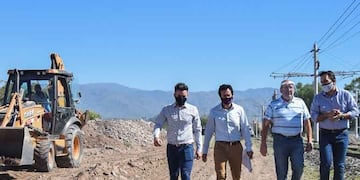 Los intendentes de Godoy Cruz y Guaymallérn visitaron los trabajos de infraestructura que realizan ambos municipios en una importante zona limítrofe. Gentileza MGC