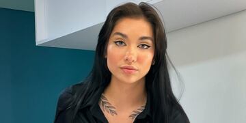 La forma en la que María Becerra se amarra la microbikini y que seguro será tendencia en el verano.