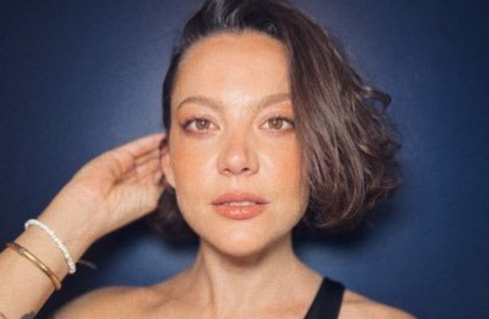 “Lejos de la gente que vibra mal”: famosa escritora, atacada en Twitter por su particular estilo de vida