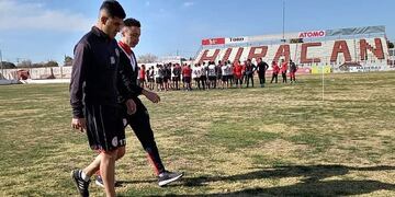 Huracán Las Heras practicó este martes y viajará mañana miércoles para enfrentar a Estudiantes en San Luis.