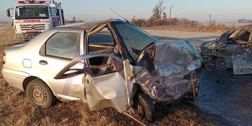 Así quedó uno de los coches que participaron del trágico accidente en Tacural
