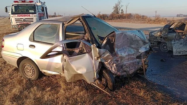 Así quedó uno de los coches que participaron del trágico accidente en Tacural