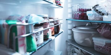 Qué beneficios tiene colocar un corcho en la heladera.