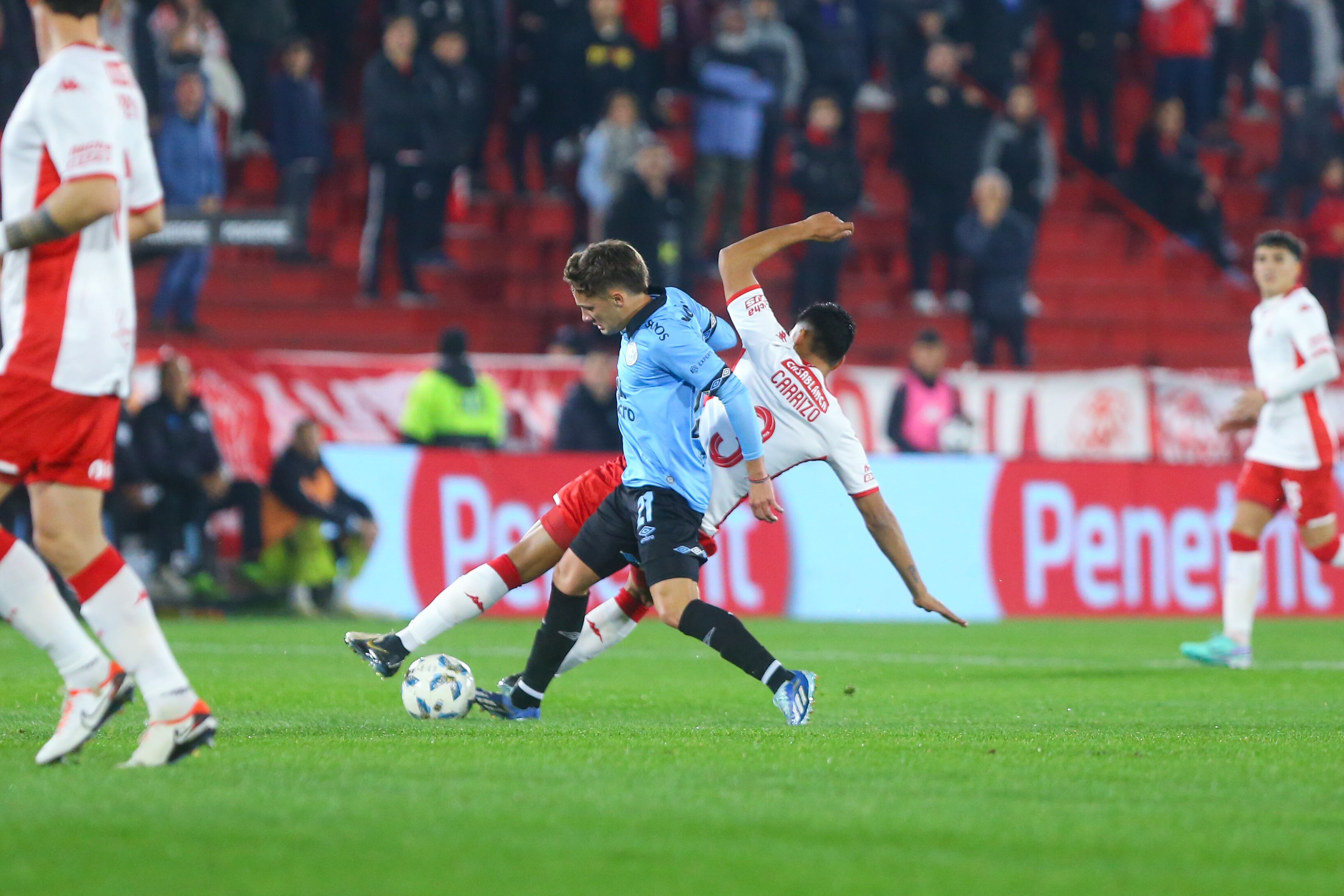 Ignacio Tapia, volante de Belgrano, en el partido ante Huracán. (Prensa Belgrano)