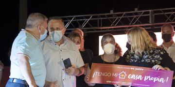 Entrega de viviendas en Arroyito