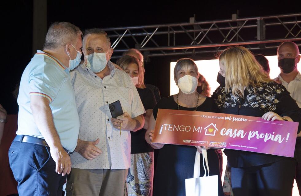 Se entregaron en Arroyito 14 viviendas municipales en el cierre del 2021