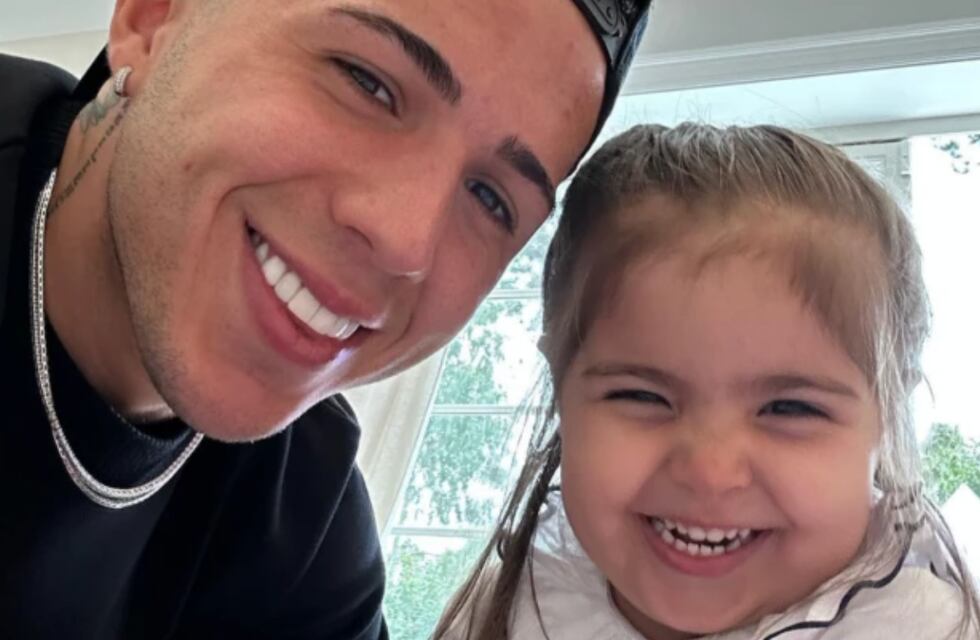 El tierno video de Enzo Fernández enseñándole inglés a su pequeña hija Olivia