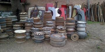 AUTOPARTES. Algunos de los elementos secuestrados durante el procedimiento (Prensa Policía de Córdoba).