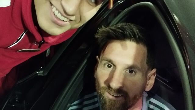 El playero de la Shell mostró la foto con Messi.