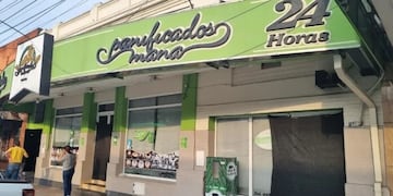 Posadas: trabajadores de la panadería “Maná” protestan por la clausura municipal.