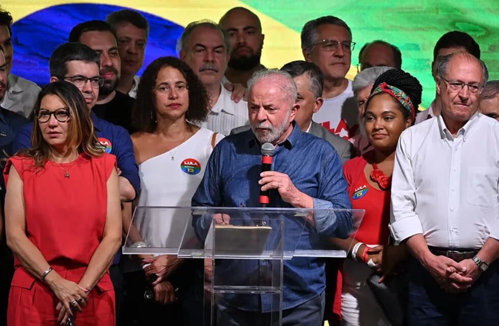 En su primer discurso, Lula da Silva convocó a “reconstruir el alma” de Brasil