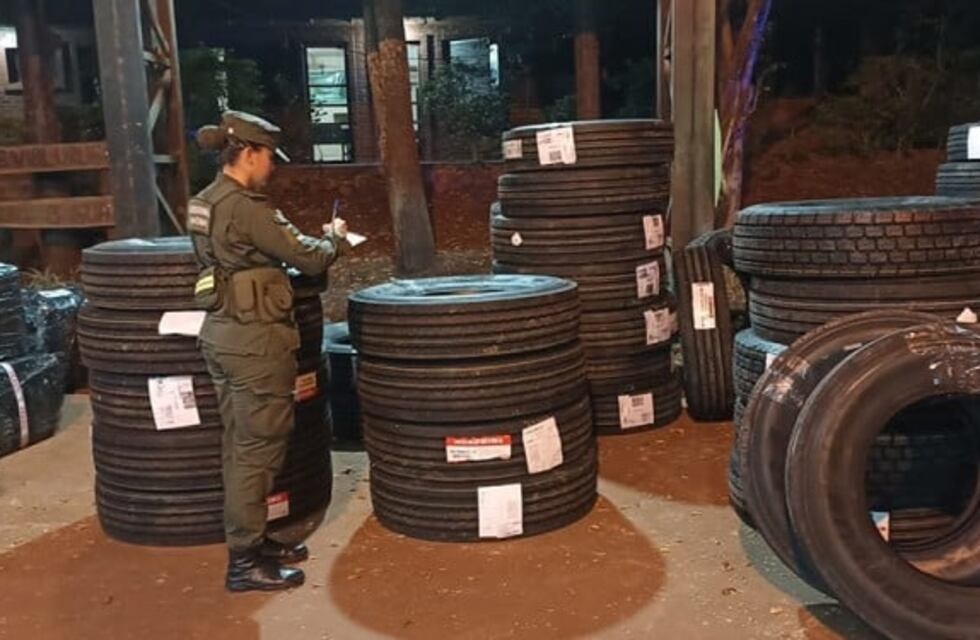 Secuestran cubiertas de contrabando en Puerto Iguazú