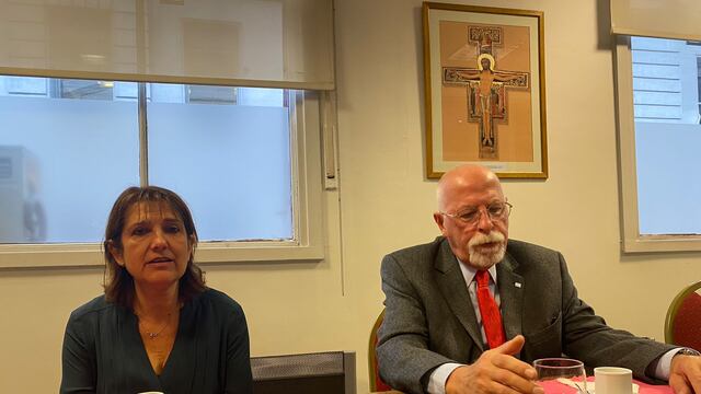 Silvia Bulla, presidenta de ACDE, y Hugo Krajnc, presidente del 26° Encuentro Anual ACDE. Foto: Corresponsalía.