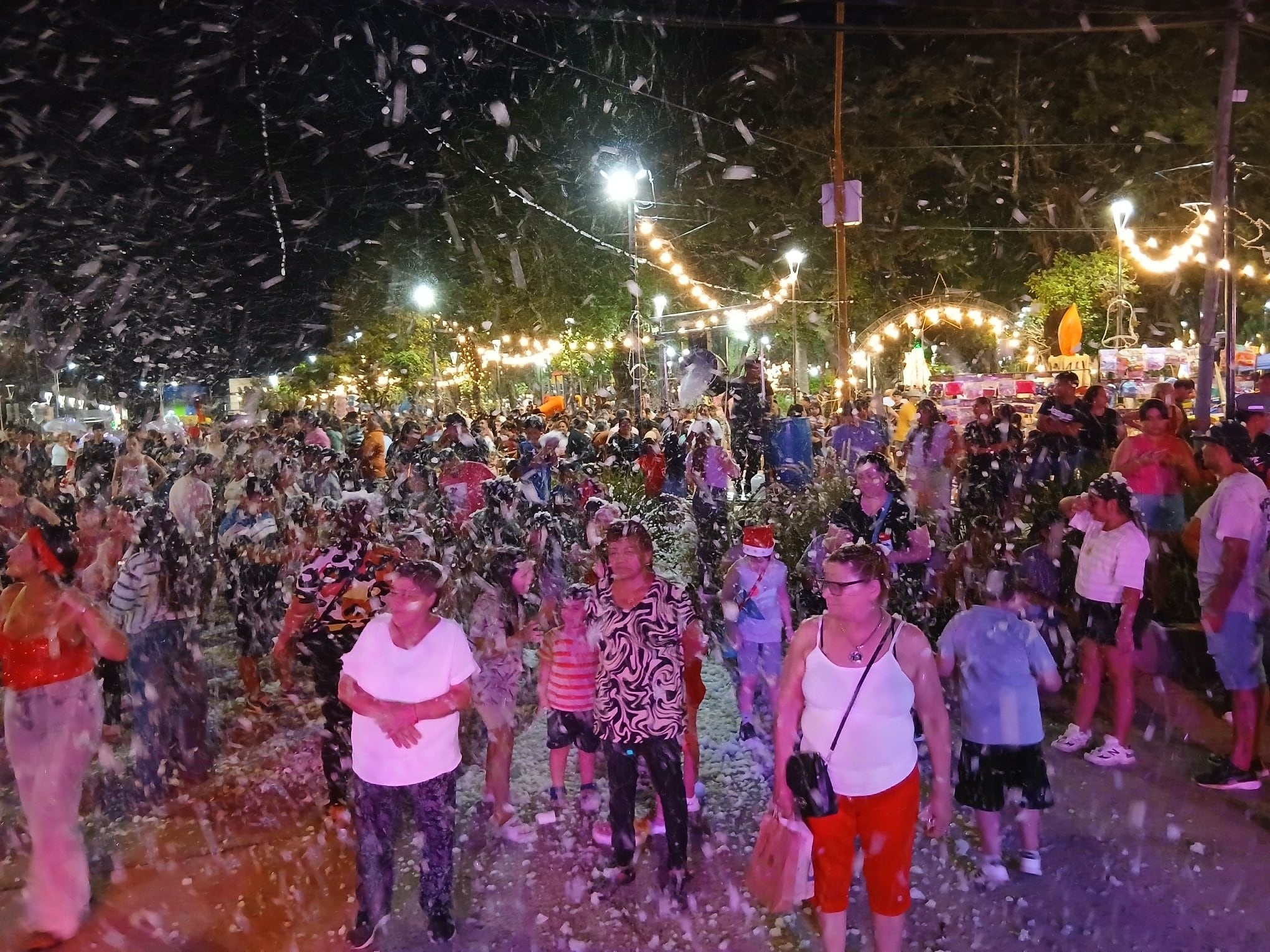 Con propuestas para toda la familia, la celebración combinó tradición y espectáculo con una noche de encuentro comunitario.
