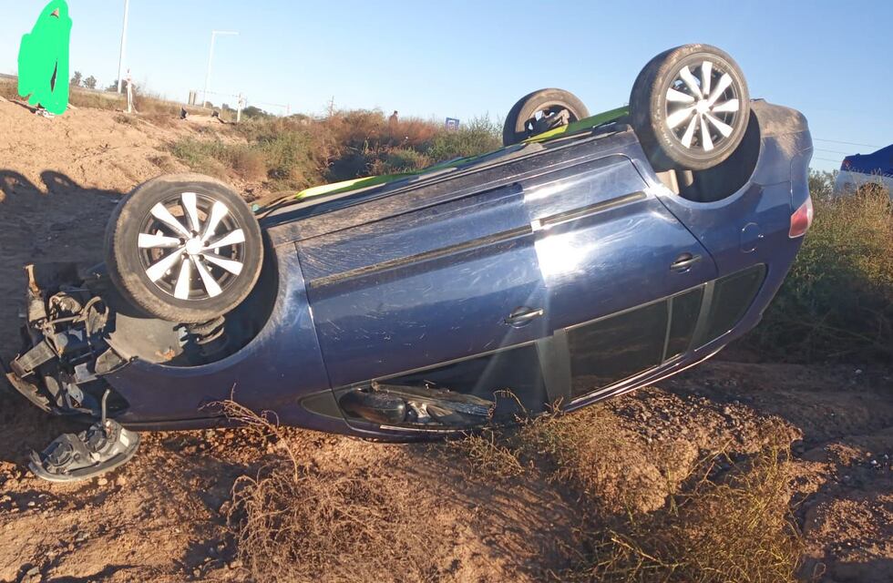 La Francia: otro accidente más sobre ruta 19, perdió el control de su automóvil y volcó
