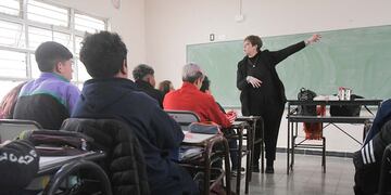 Solo 11 de cada 100 estudiantes terminan la escuela secundaria en Mendoza.
Alumnos de la escuela Adolfo Perez Esquivel de Ciudad
Foto: José Gutierrez / Los Andes
