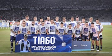 Un sentido homenaje de todo el club para el pibe que  jugaba en la sexta división