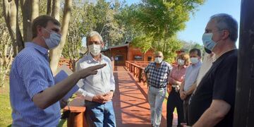 Autoridades recorrieron el Complejo Turístico de la Cooperativa del Alto Uruguay Limitada en 25 de Mayo.