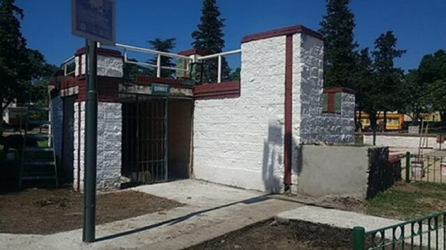 El blanqueo de las paredes de Plaza Mitre de Alta Gracia generó polémica.