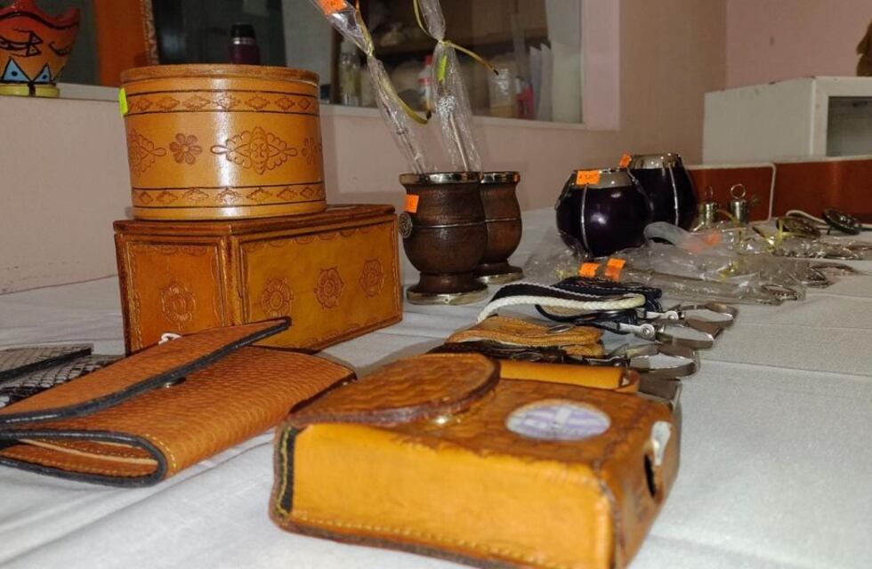 Presos salteños exponen y venden sus productos artesanales por el Día del Padre