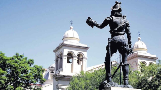 Jerónimo Luis de Cabrera, en la Plazoleta del Fundador.