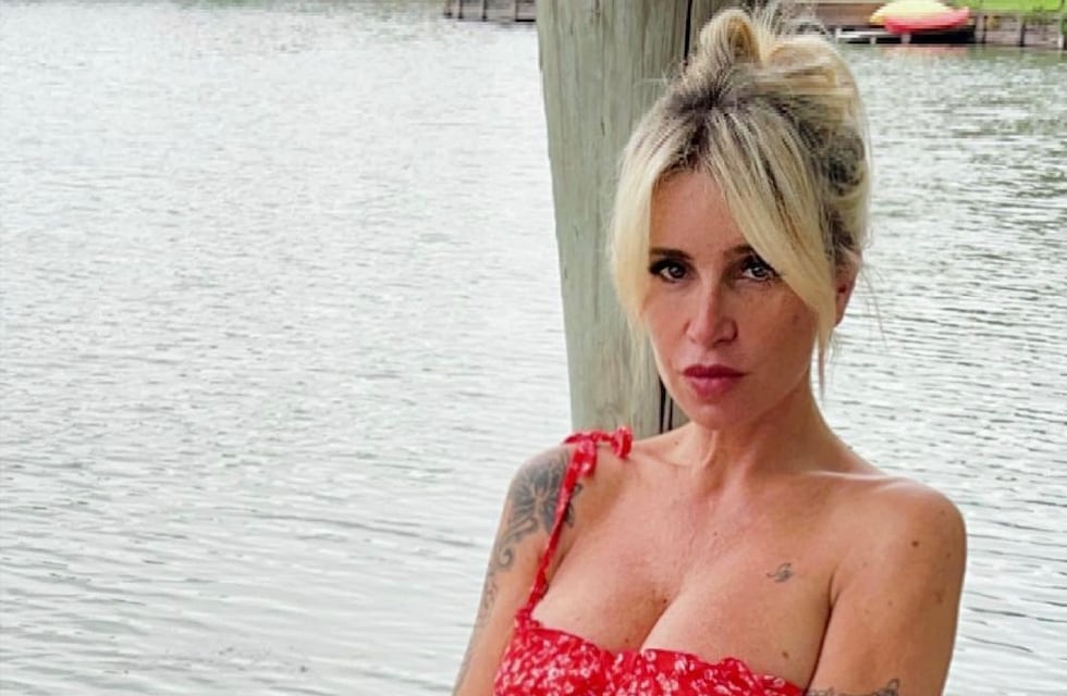 Florencia Peña subió la temperatura con fotos en bikini rosa al borde de la pileta: “Un fuego”