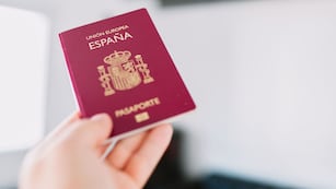 Cómo emigrar a España con pasaje gratis y 1.300 euros al mes.