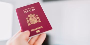 Cómo emigrar a España con pasaje gratis y 1.300 euros al mes.