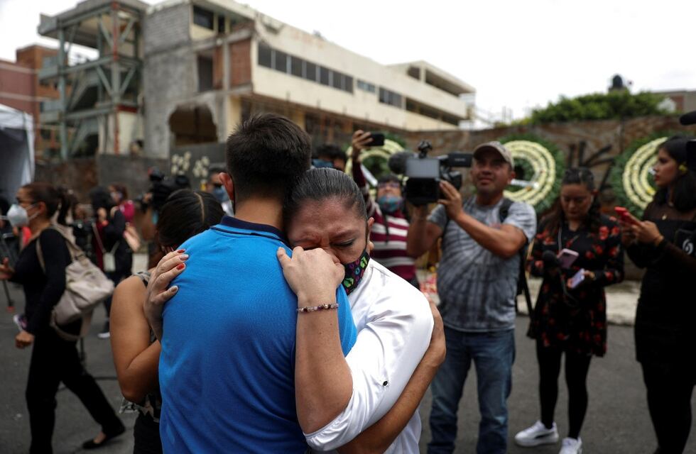 Un muerto por un sismo de 7,4 en México