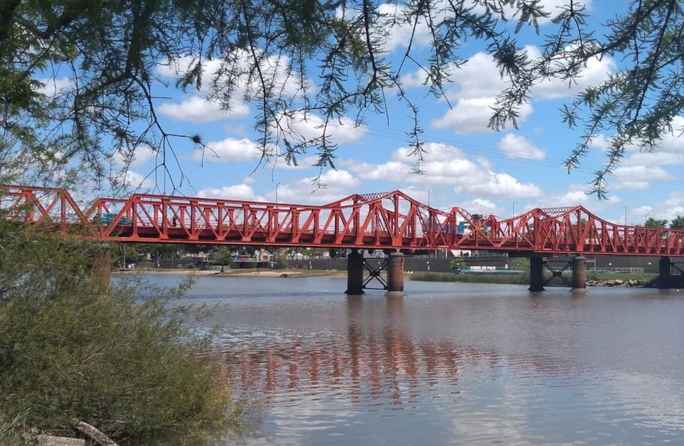 Alerta automovilistas restringen el tráfico sobre el Puente Méndez Casariego