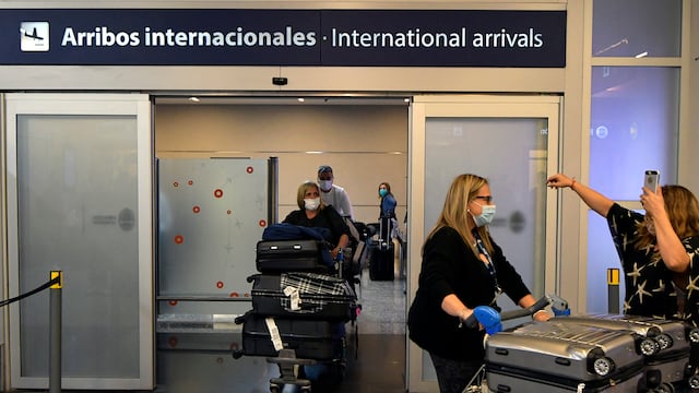 Salud hará foco en los viajeros, para evitar en la propagación de las nuevas variantes, caso Ómicron (La Voz).