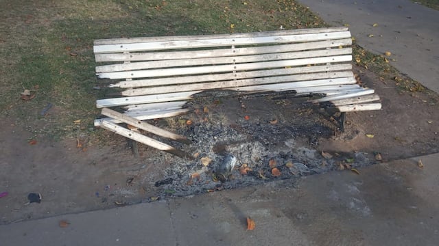 Incendiaron un banco de la Plaza Italia