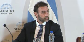 El senador Ezequiel Atauche (LLA - Jujuy), preside la comisión de Presupuesto y Hacienda.