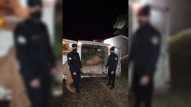 La yerba iba a ser transportada en un vehículo Renault tipo furgón.