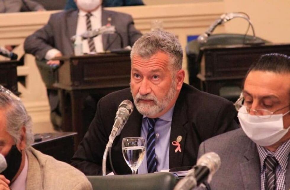 Ataque al diputado Miguel Arias: lo trasladan a la capital correntina en avión sanitario