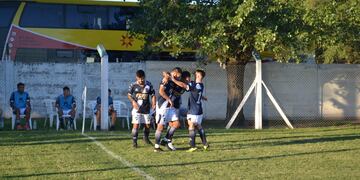 Gol de Ben Hur ante Atlético Carcarañá