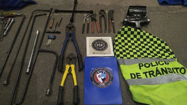 Los elementos secuestrados a los sospechosos en el Aeropuerto Taravella. (PSA)