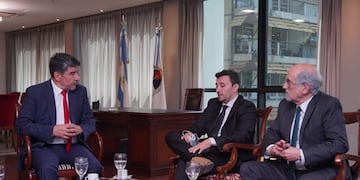 El vicegobernador Miguel Acevedo con representantes de la FET