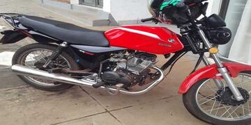 Ofrecen recompensa por datos sobre motocicleta robada.