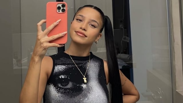 Emilia mostró el tutorial de maquillaje con brillitos y cómo se prepara para sus shows.