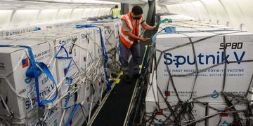 Rusia: Llegan 500 mil vacunas desde Moscú y la Argentina sumrá más de 12 millones de dosis en total.
Foto: Télam