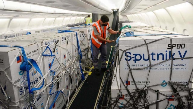 Rusia: Llegan 500 mil vacunas desde Moscú y la Argentina sumrá más de 12 millones de dosis en total.
Foto: Télam