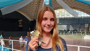 Candela Chiabrando, una joven de 17 años de La Falda, se consagró campeona sudamericana de patín en los Juegos Sudamericanos de Deportes Sobre Ruedas 2024, celebrados en Barra Velha, Camboriú, Brasil.