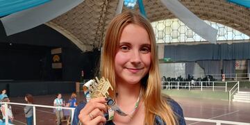 Candela Chiabrando, una joven de 17 años de La Falda, se consagró campeona sudamericana de patín en los Juegos Sudamericanos de Deportes Sobre Ruedas 2024, celebrados en Barra Velha, Camboriú, Brasil.