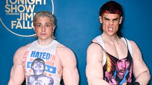 Ca7riel y Paco Amoroso en The Jimmy Fallon Show.