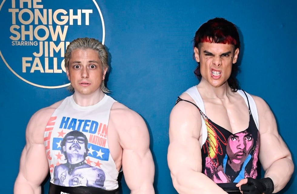 Así fue la presentación de Ca7riel y Paco Amoroso en The Tonight Show with Jimmy Fallon